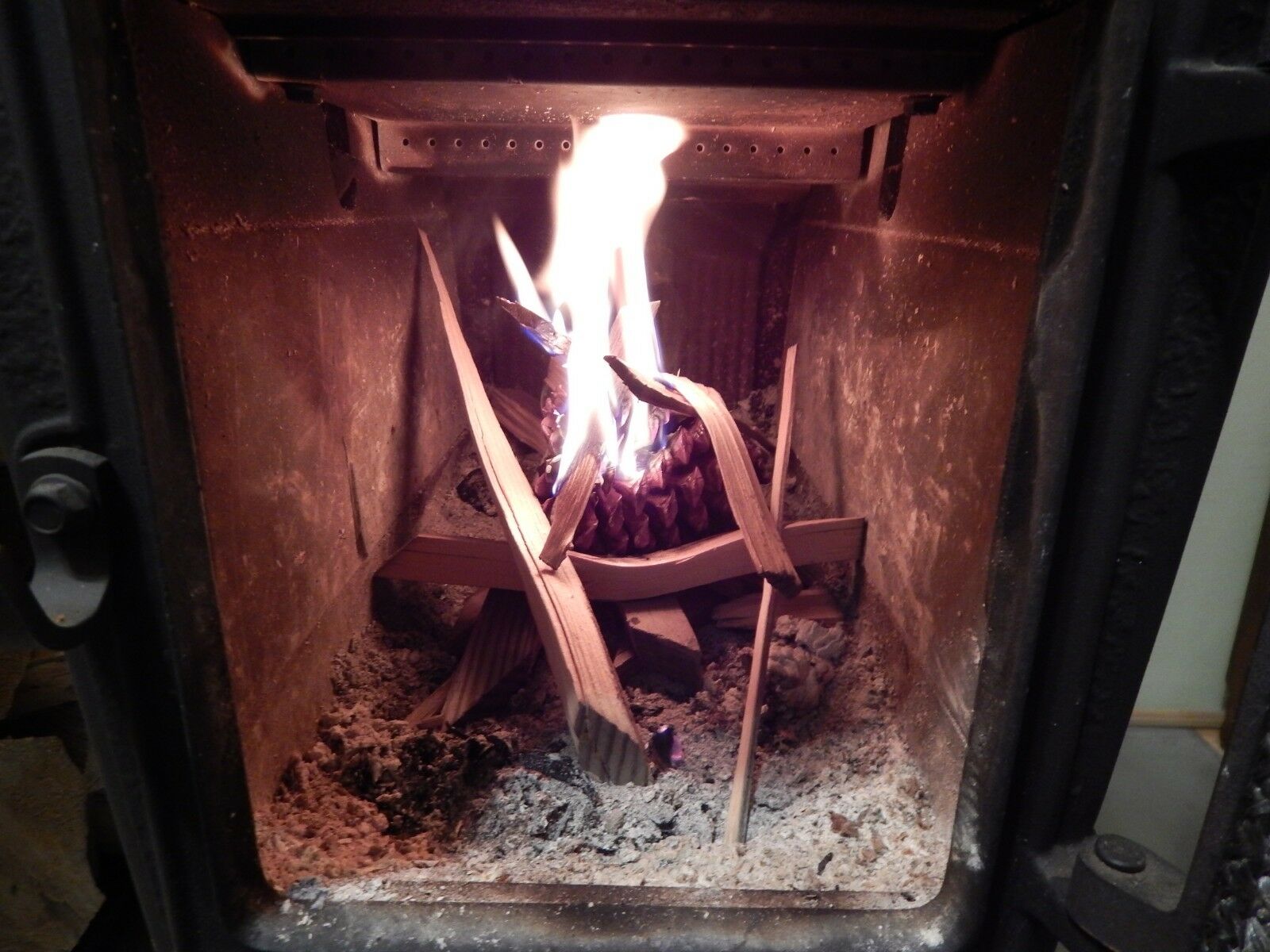 Firestarter Pinecones Wax Coated Fragrant Long leaf Burn Hot Easy Start USA 178M - Fresh Stock Dated December 2025