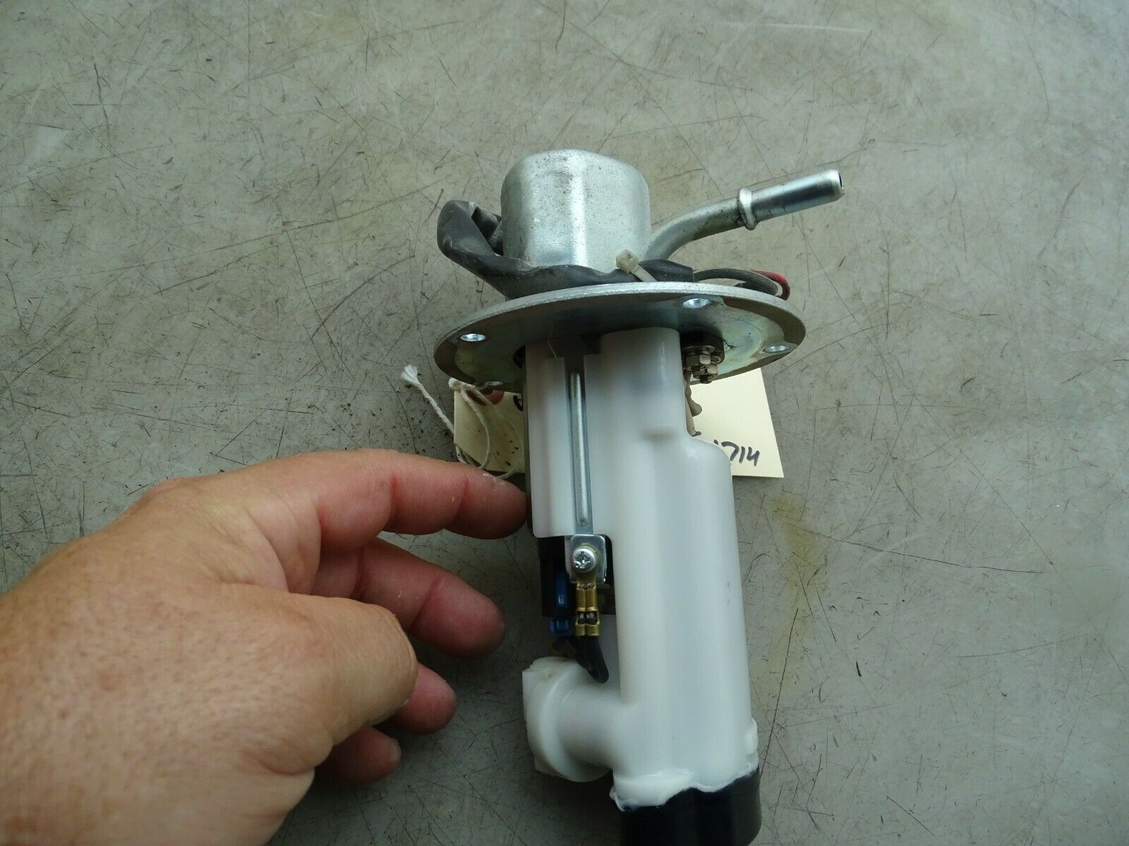 06 KAWASAKI VULCAN VN 900 GAS FUEL PUMP ASSEMBLY  E-1714 - Fresh Stock Dated February 2026