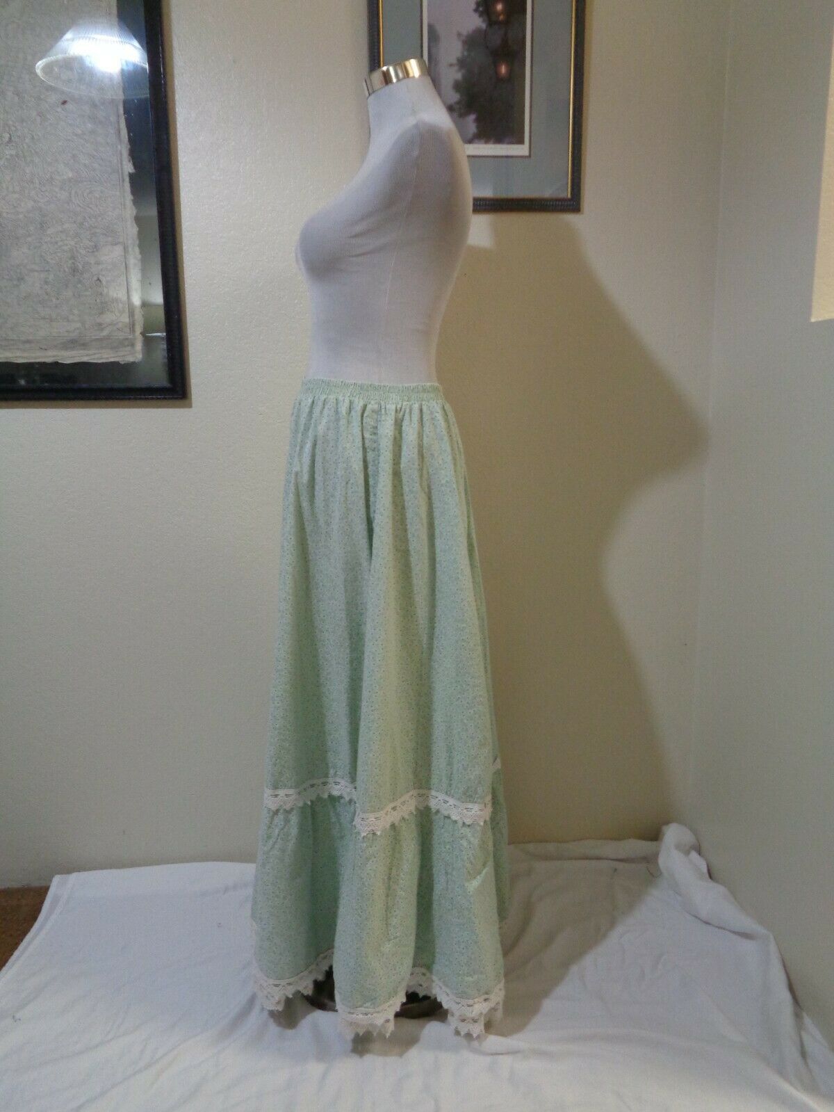 VINTAGE SCULLY PALE GREEN WHITE DAISY PRINT COTTON RUFFLE HEM PRAIRIE MAXI SKIRT - Fresh Stock Dated February 2026
