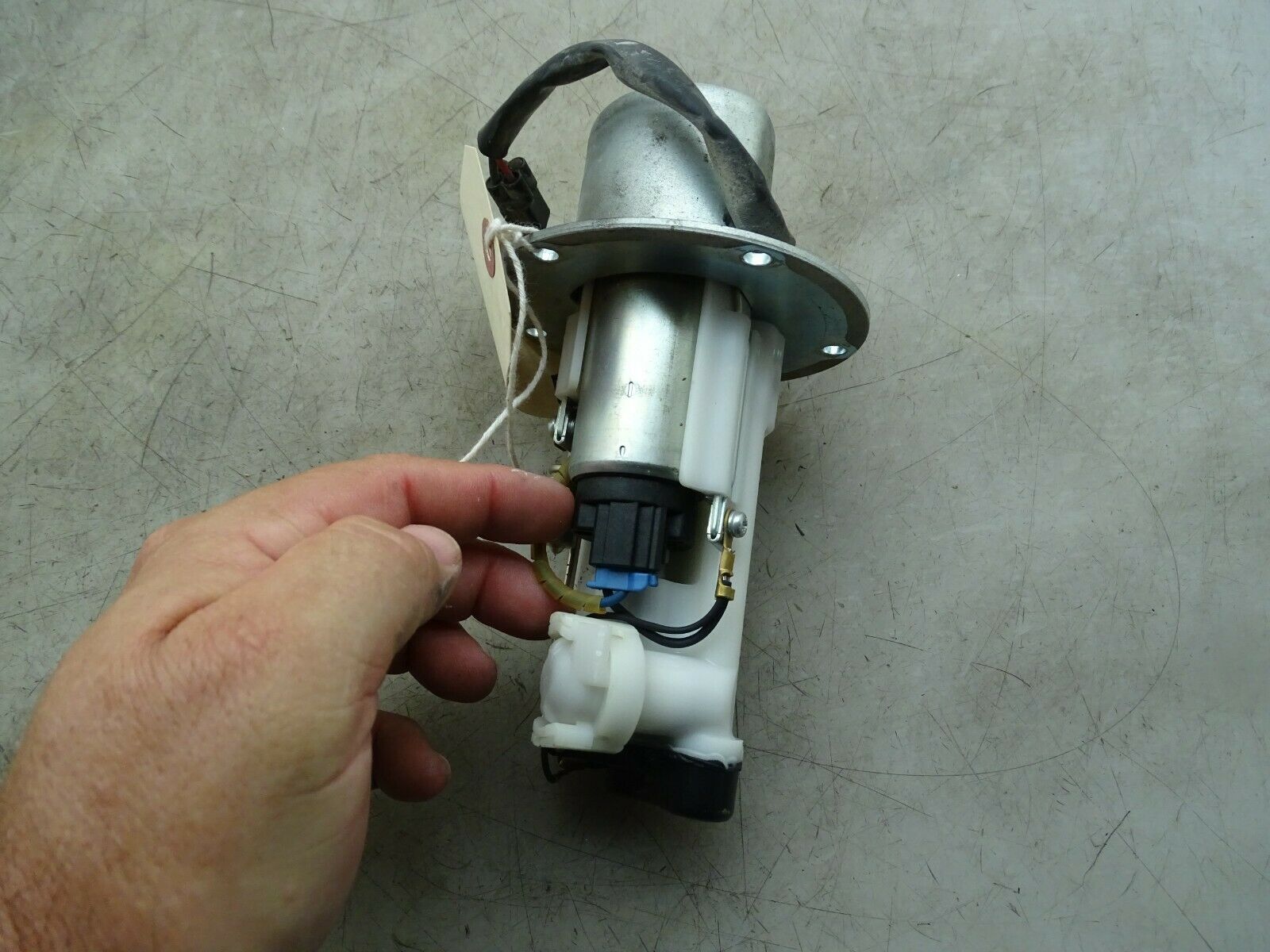 06 KAWASAKI VULCAN VN 900 GAS FUEL PUMP ASSEMBLY  E-1714 - Fresh Stock Dated February 2026