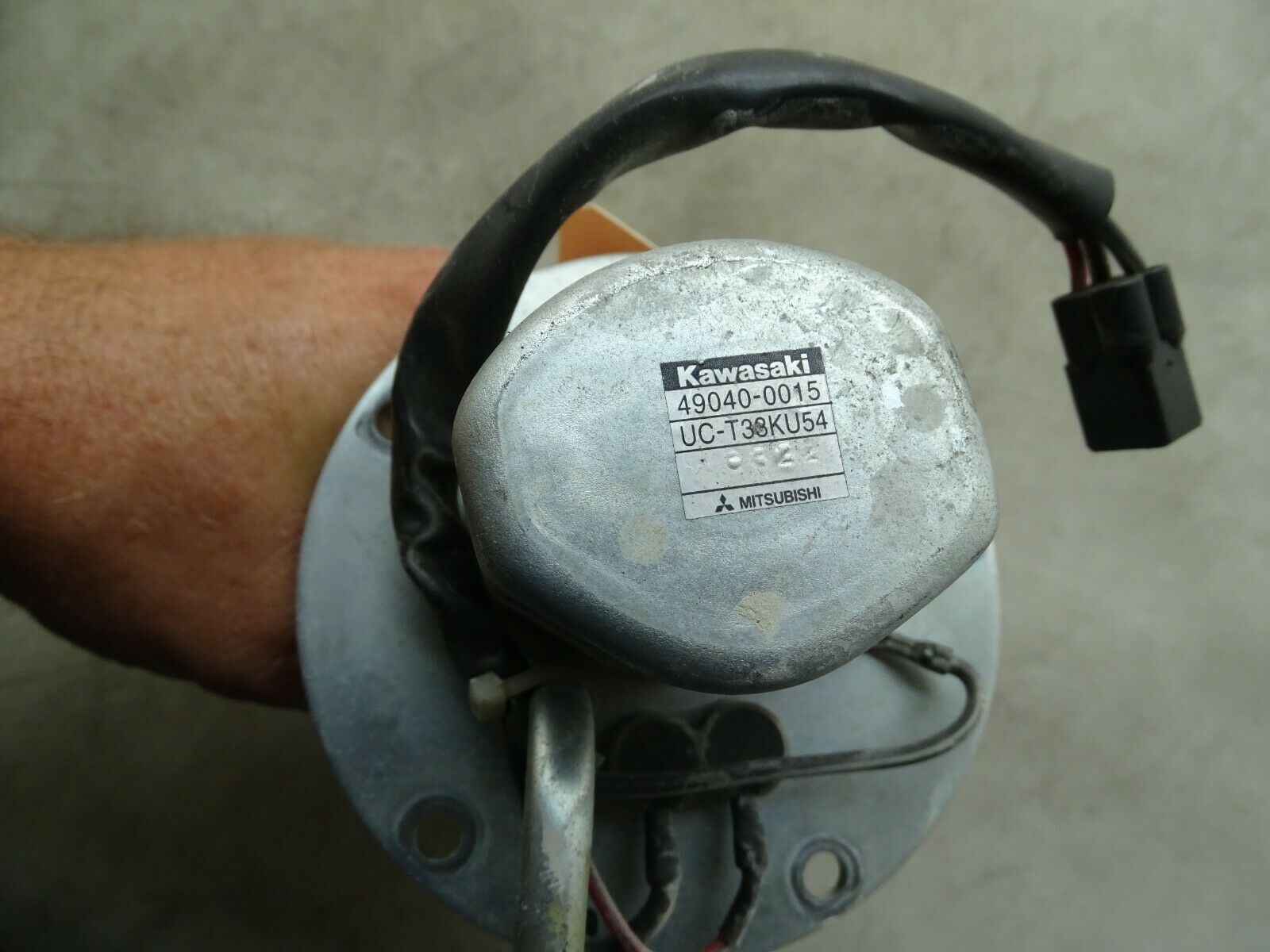 06 KAWASAKI VULCAN VN 900 GAS FUEL PUMP ASSEMBLY  E-1714 - Fresh Stock Dated February 2026