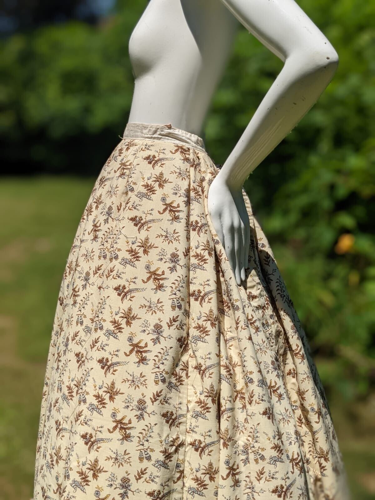 VICTORIAN 19TH C BEAUTIFUL FLORAL BLONDE WOOL SKIRT - NEVER WORN - Fresh Stock Dated March 2026