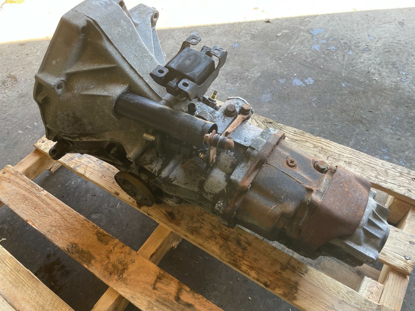 84-87 PORSCHE 944 2.5L GASOLINE RWD 5 SPEED MANUAL TRANSMISSION GEAR BOX OEM - Fresh Stock Dated February 2026