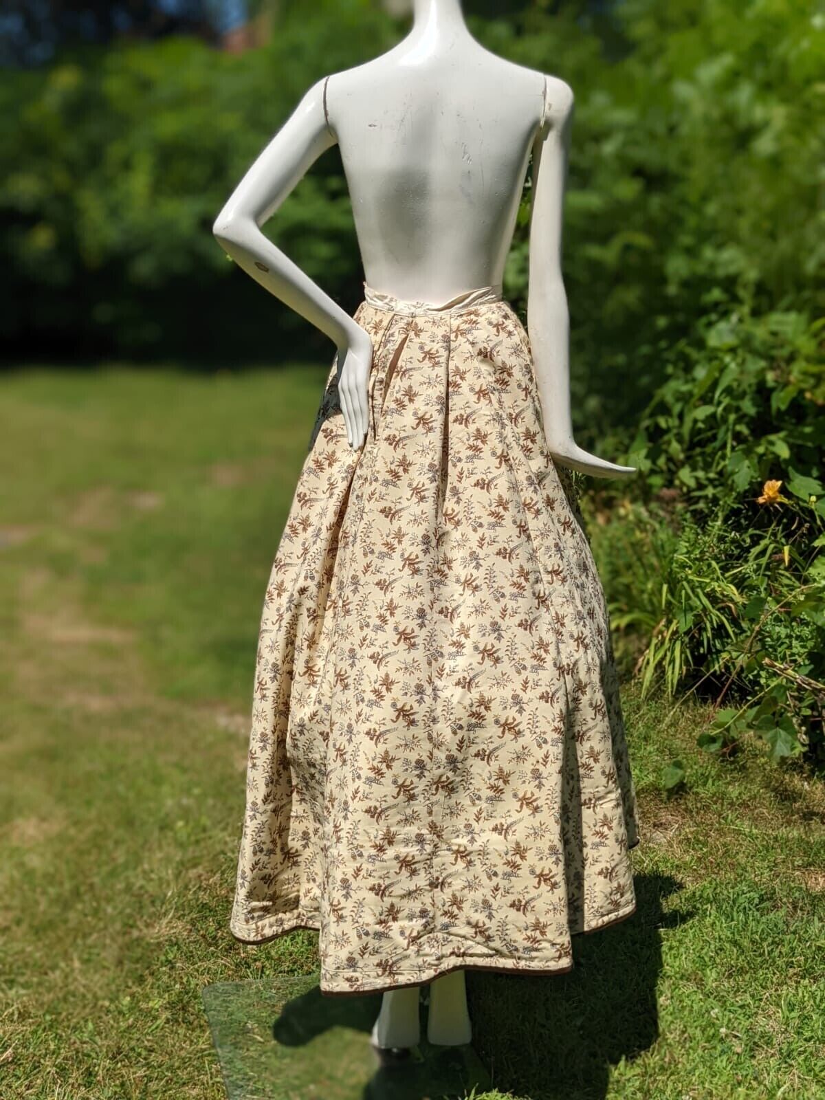 VICTORIAN 19TH C BEAUTIFUL FLORAL BLONDE WOOL SKIRT - NEVER WORN - Fresh Stock Dated March 2026