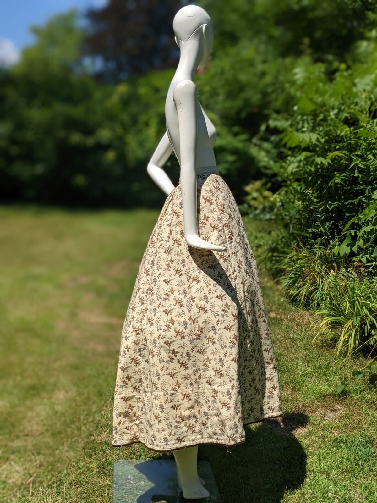 VICTORIAN 19TH C BEAUTIFUL FLORAL BLONDE WOOL SKIRT - NEVER WORN - Fresh Stock Dated March 2026