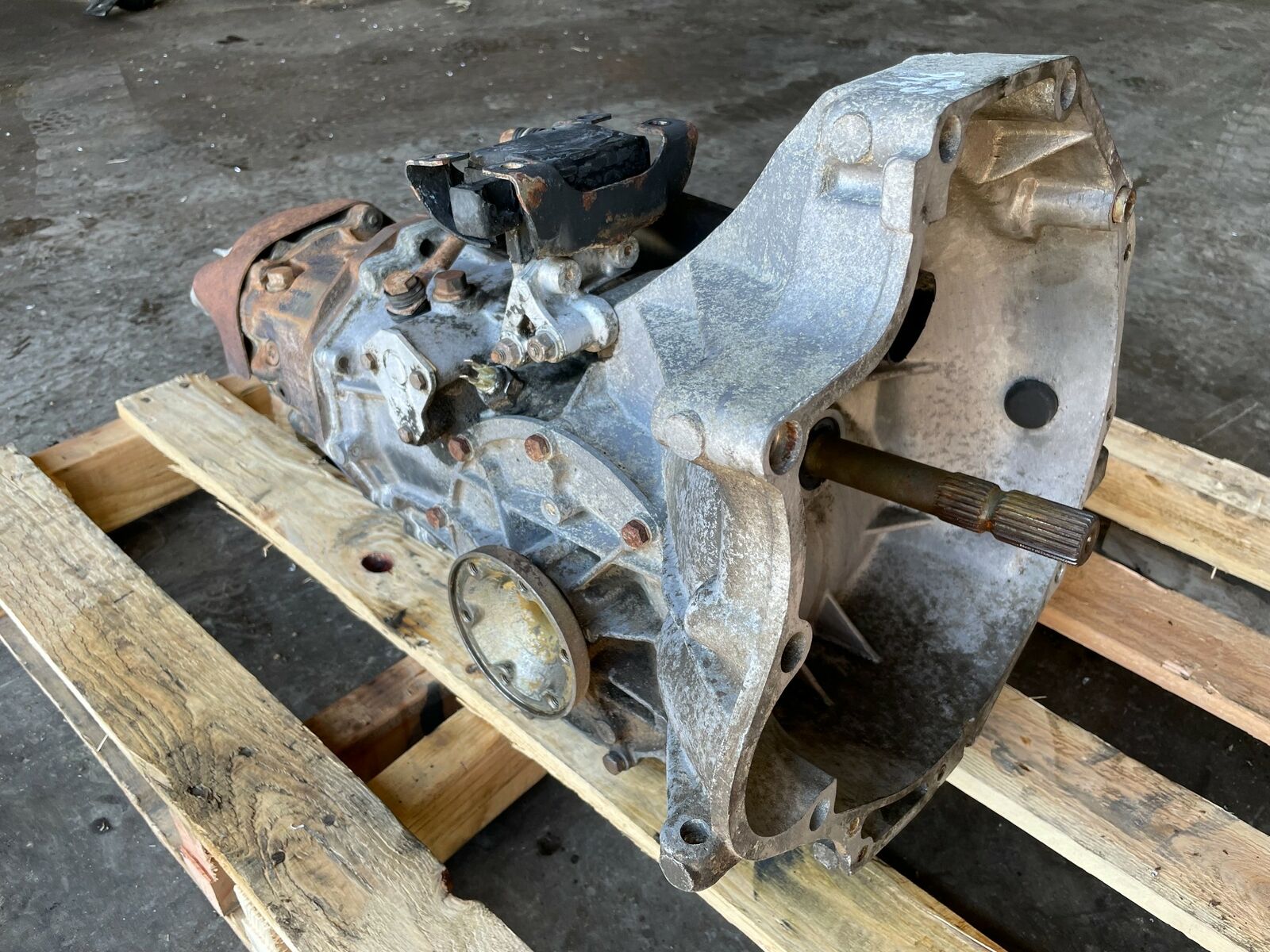 84-87 PORSCHE 944 2.5L GASOLINE RWD 5 SPEED MANUAL TRANSMISSION GEAR BOX OEM - Fresh Stock Dated February 2026