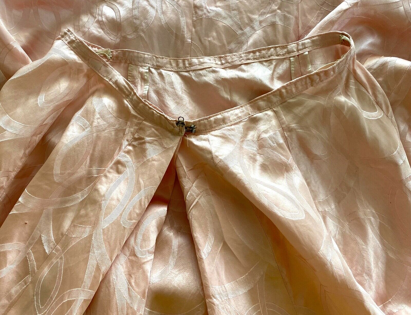 Antique Pretty Pink Silk Jacquard Trained Skirt Victorian 31