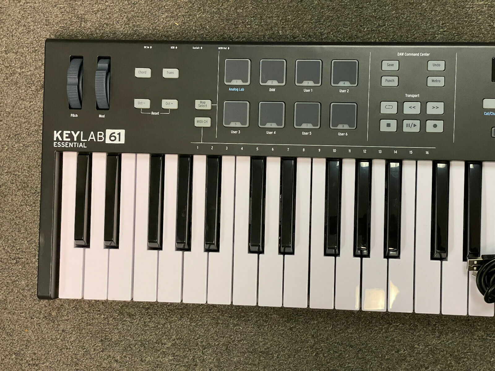 ARTURIA KEYLAB ESSENTIAL 61 MIDI KEYBOARD CONTROLLER GREAT USED CONDITION - Fresh Stock Dated February 2026