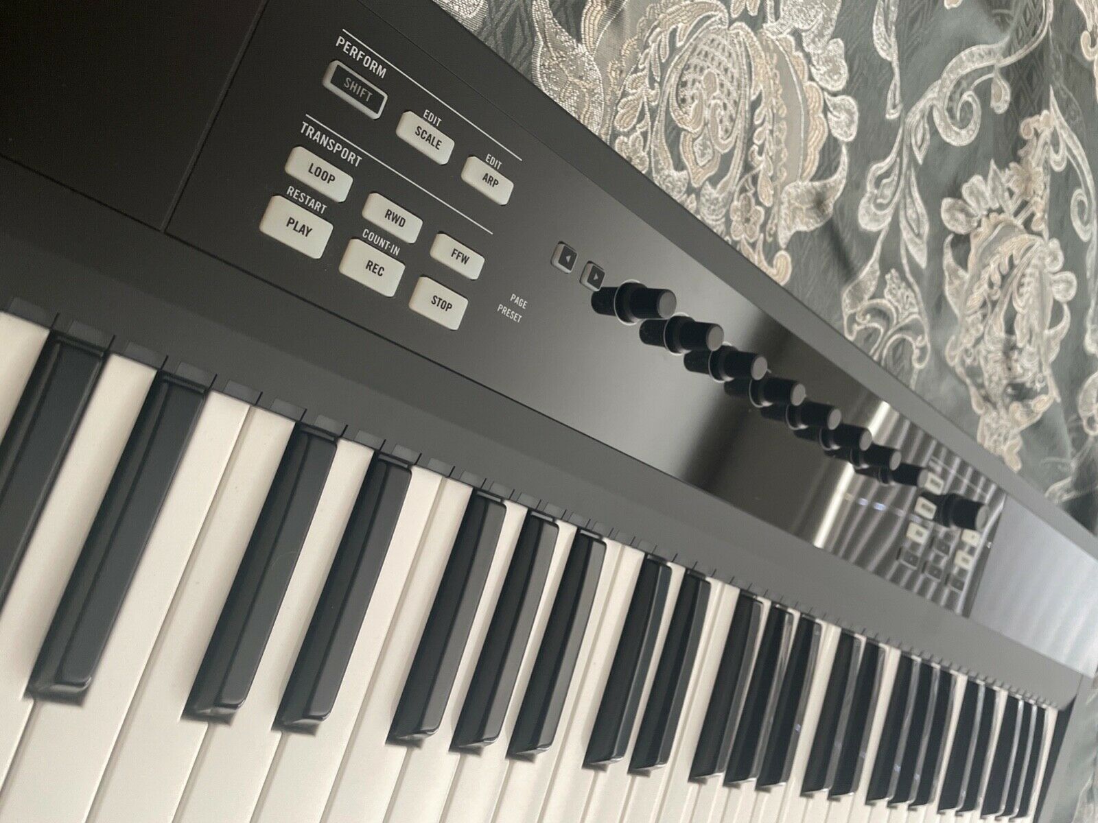 Native Instruments Komplete Kontrol S61 61 Key Keyboard Controller - Fresh Stock Dated December 2025