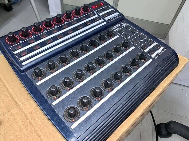 Behringer BCF2000 USB / MIDI Fader Controller B-Control Rotary 11.8
