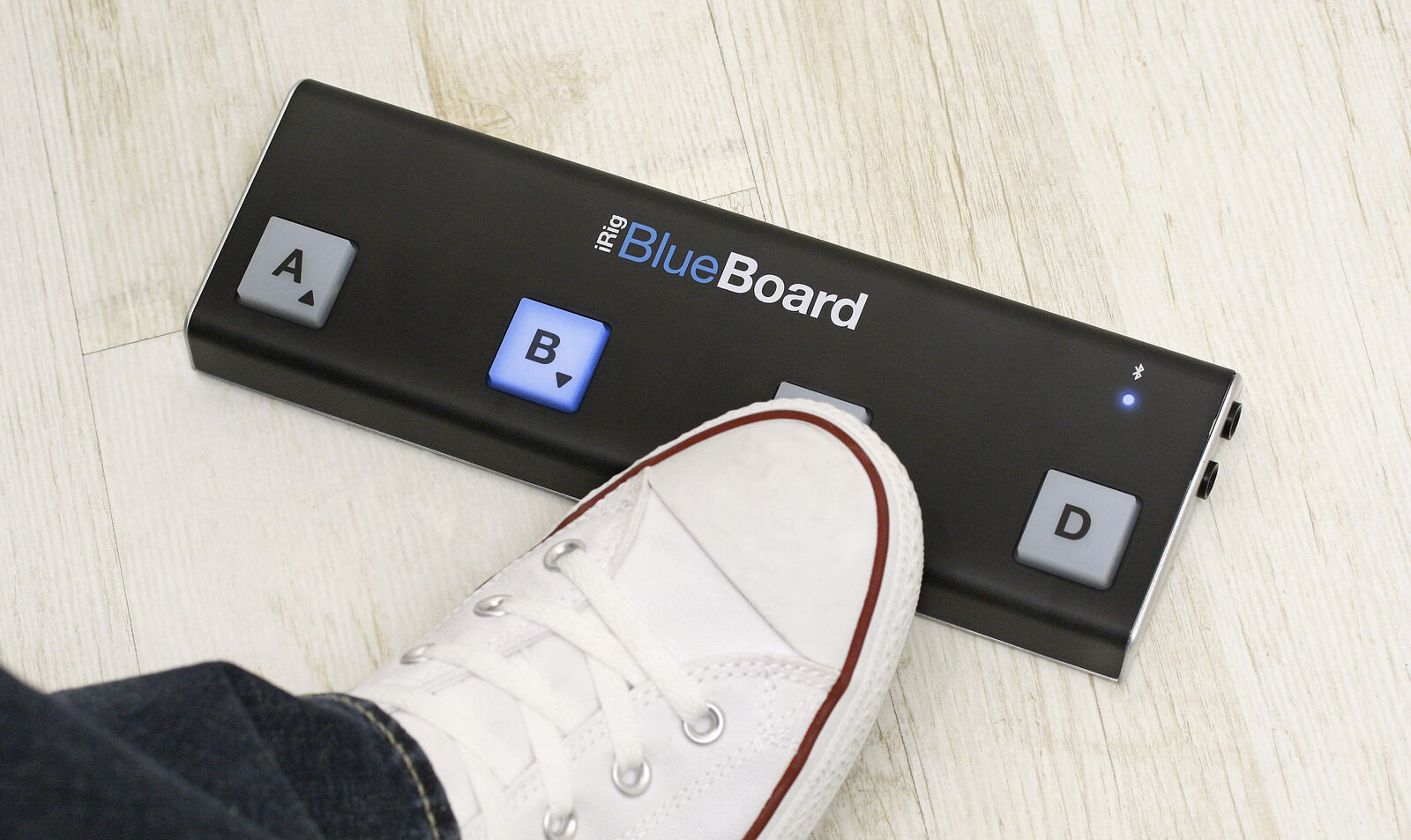 IK Multimedia iRig BlueBoard Wireless MIDI Pedalboard Controller for iOs and Mac - Fresh Stock Dated February 2026