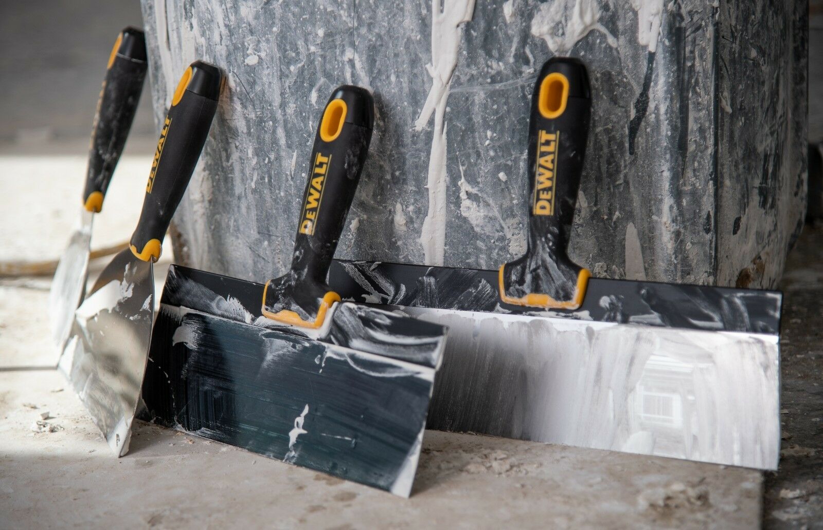 DEWALT Taping Knife 8