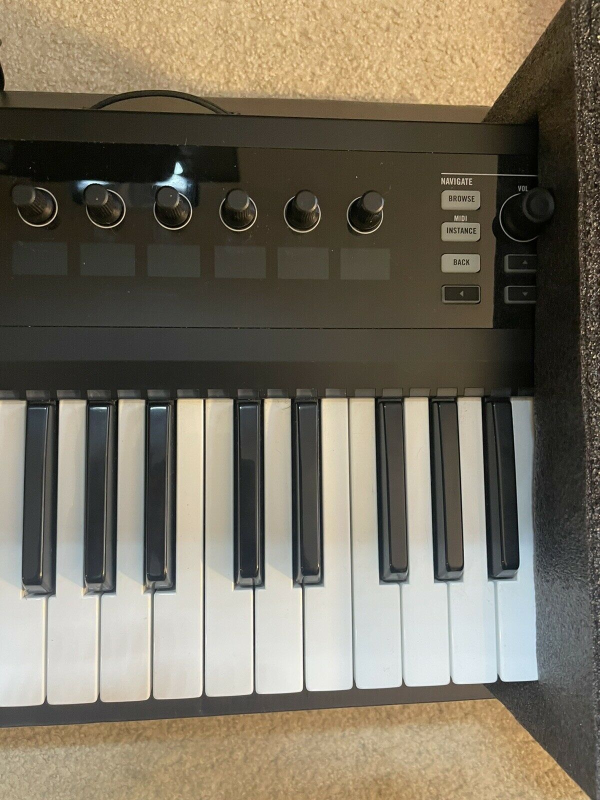 Native Instruments Komplete Kontrol S25 Keyboard Controller Mint! - Fresh Stock Dated February 2026