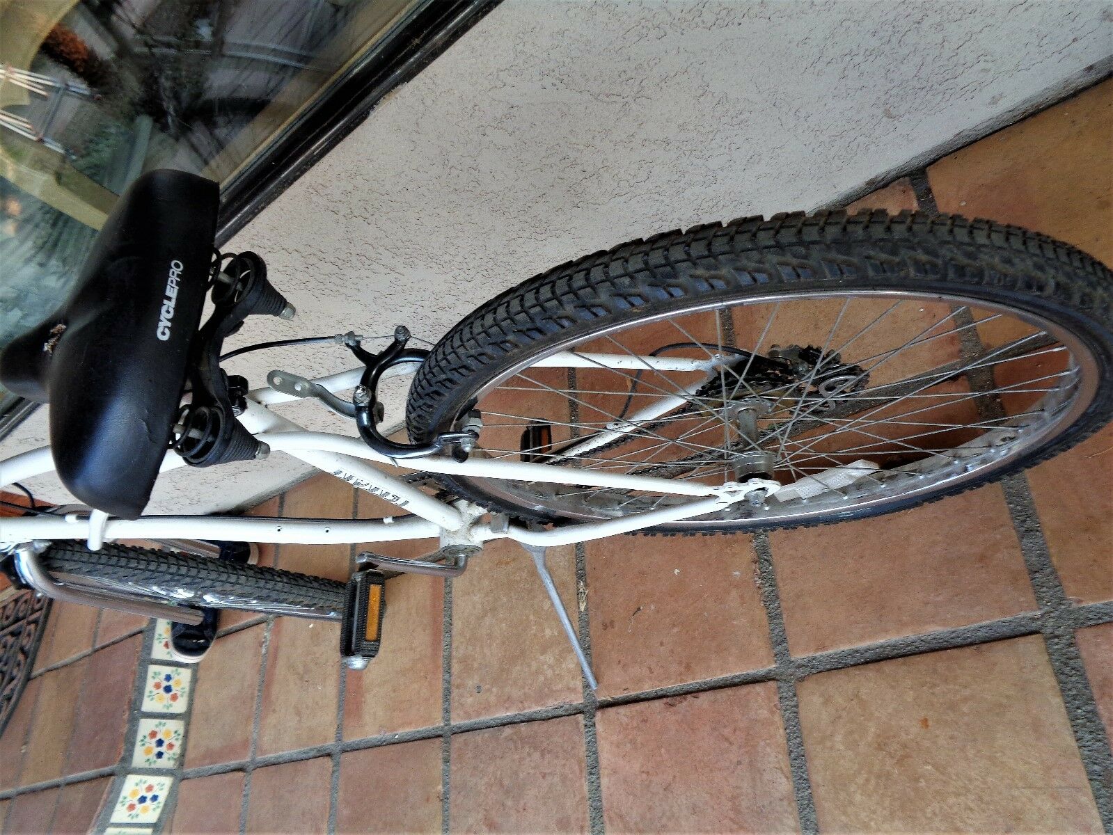 Ferrari Mariner  beach bike White  cruiser L@@K - Fresh Stock Dated February 2026