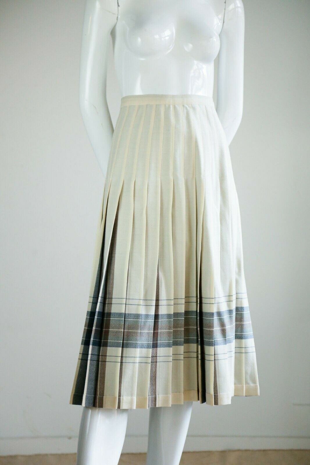 Vintage Reversible Cream Beige Plaid Pleated Knee Length Skirt | Highland Queen - Fresh Stock Dated March 2026