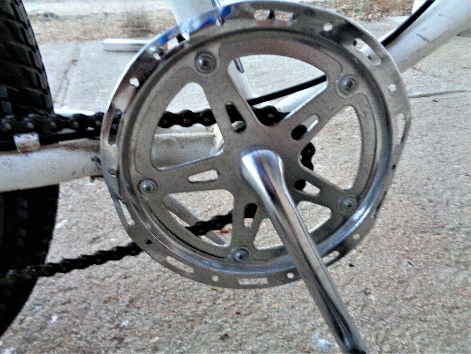 Ferrari Mariner  beach bike White  cruiser L@@K - Fresh Stock Dated February 2026