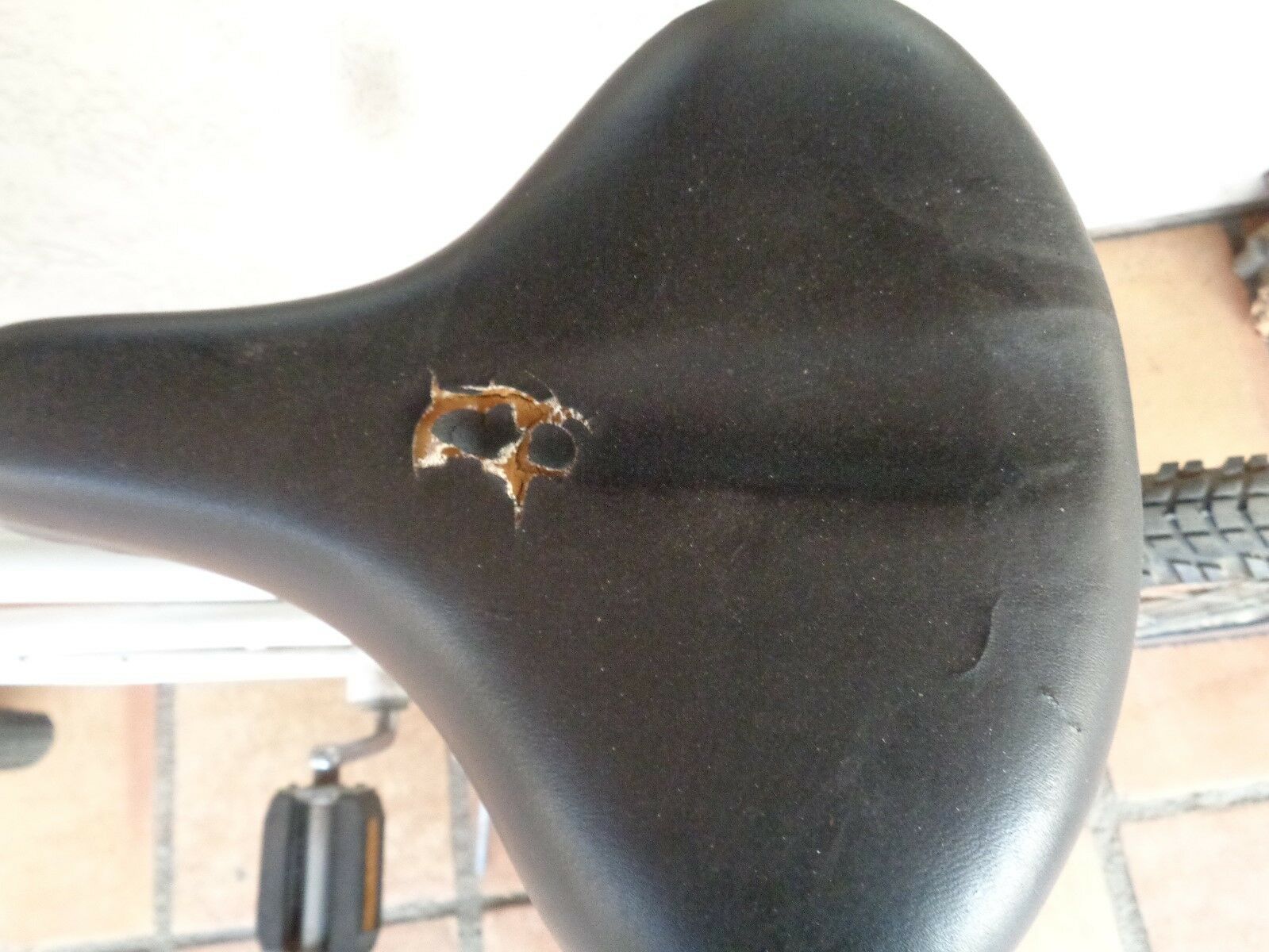 Ferrari Mariner  beach bike White  cruiser L@@K - Fresh Stock Dated February 2026