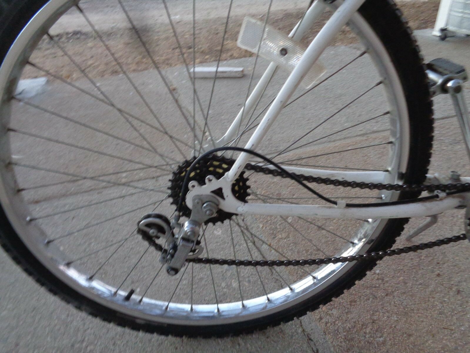 Ferrari Mariner  beach bike White  cruiser L@@K - Fresh Stock Dated February 2026