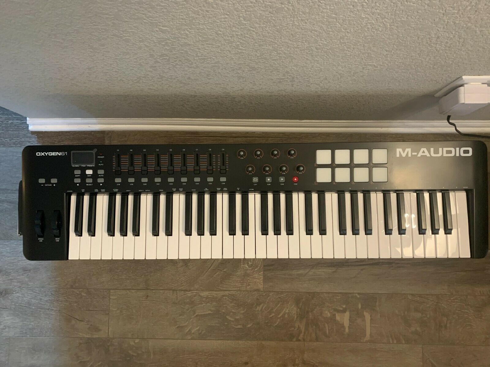 M-AUDIO OXYGEN 61 - Fresh Stock Dated February 2026