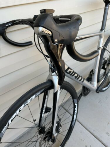 Giant Defy Advanced Carbon Road Bike,size M/L.105 2x11 gears disc brakes. - Fresh Stock Dated February 2026