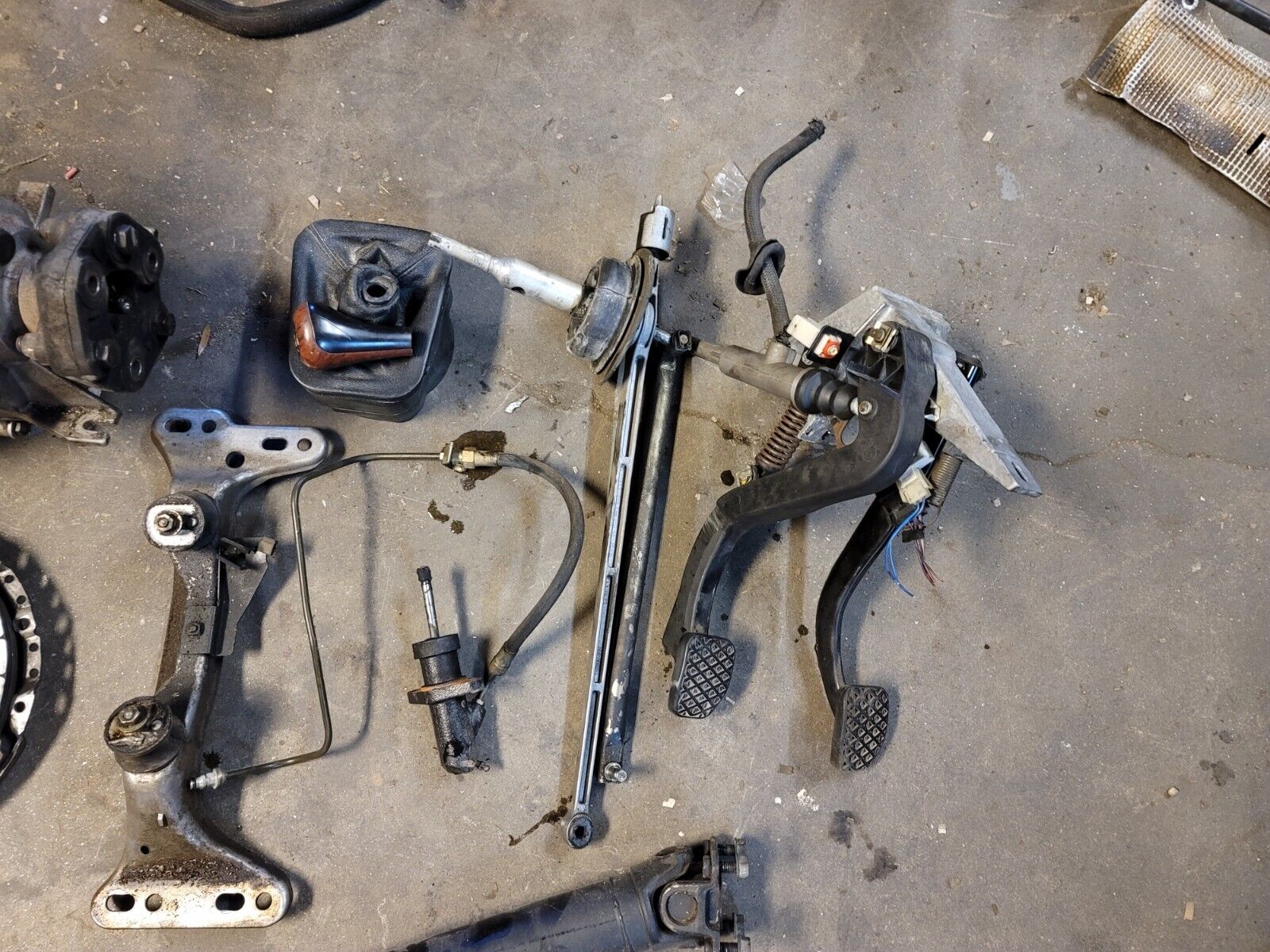 BMW Z3 E36 3 SERIES ZF MANUAL TRANSMISSION 5 SPEED COMPLETE MANUAL SWAP OEM - Fresh Stock Dated February 2026