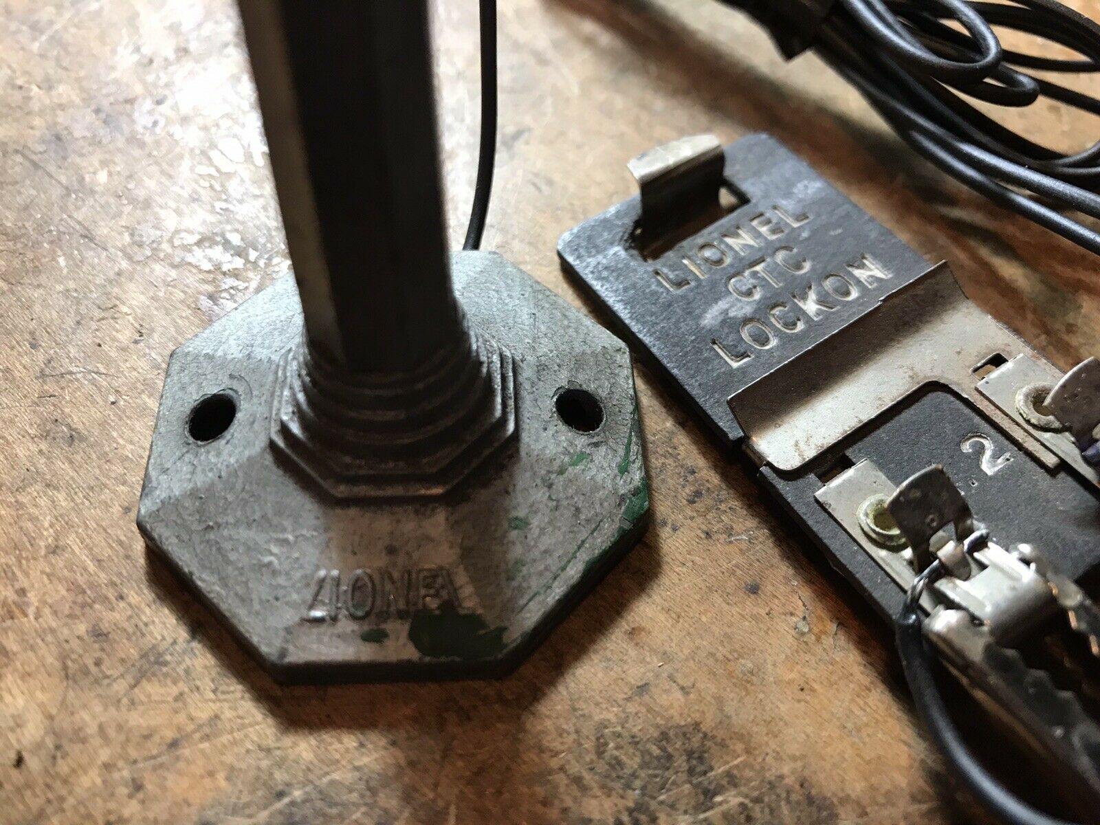 Lionel Metal Street Light With Clip On And New Wire - Fresh Stock Dated February 2026