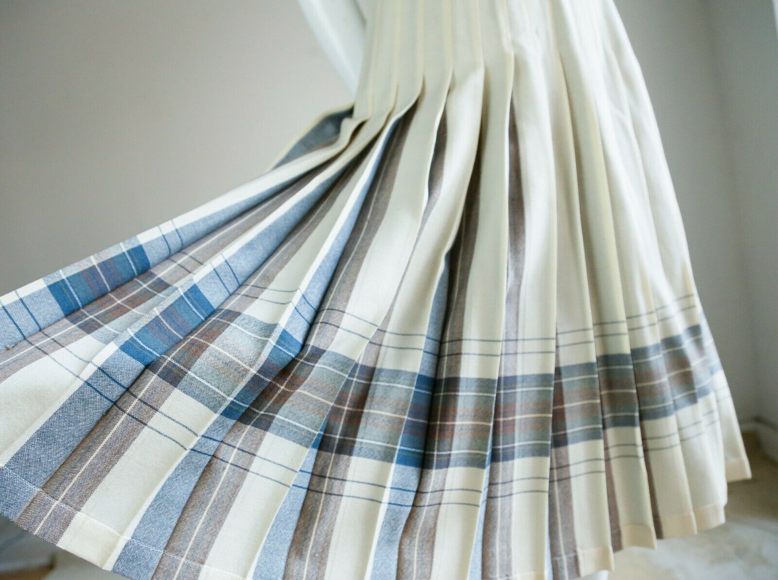 Vintage Reversible Cream Beige Plaid Pleated Knee Length Skirt | Highland Queen - Fresh Stock Dated March 2026