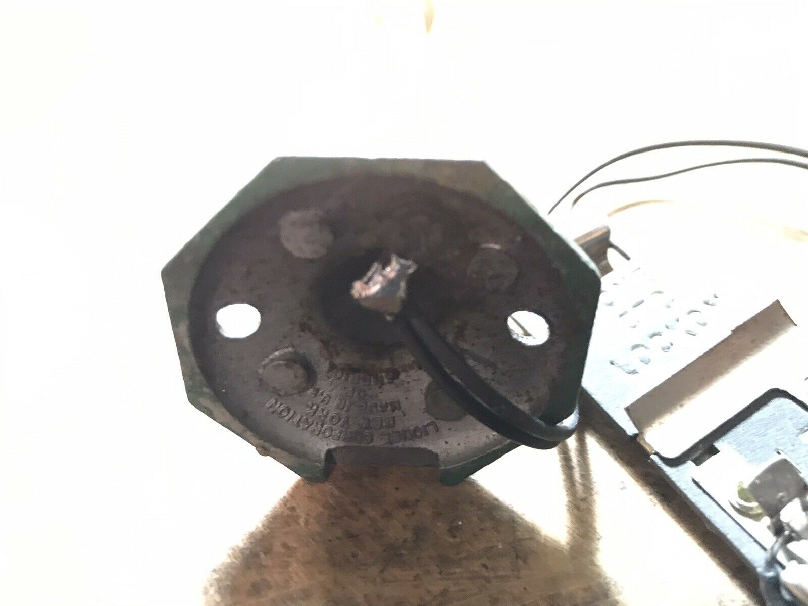 Lionel Metal Street Light With Clip On And New Wire - Fresh Stock Dated February 2026