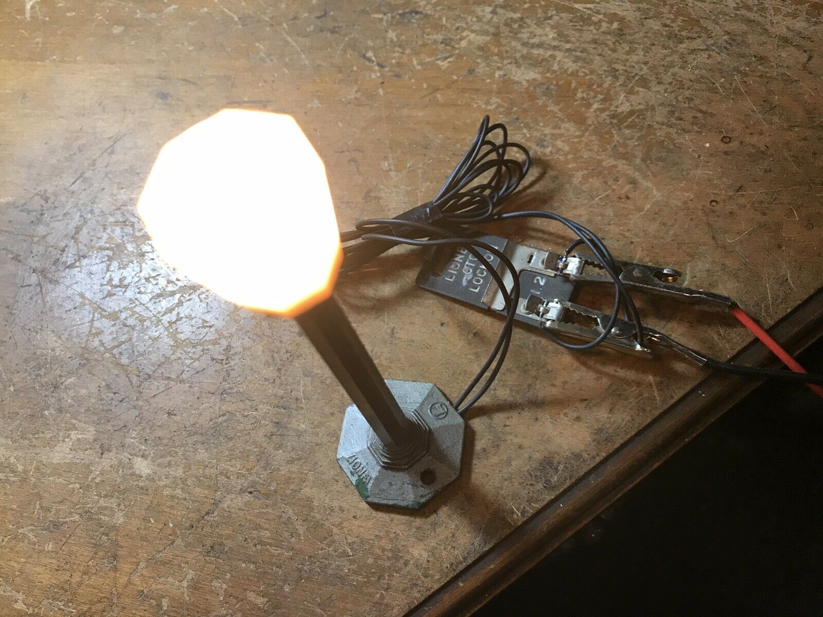 Lionel Metal Street Light With Clip On And New Wire - Fresh Stock Dated February 2026