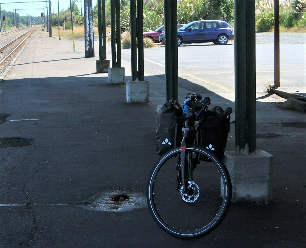 Trek Checkpoint SL 5, Shimano PD8140 Pedals, Schwalbe Mondial Touring Tires - Fresh Stock Dated February 2026