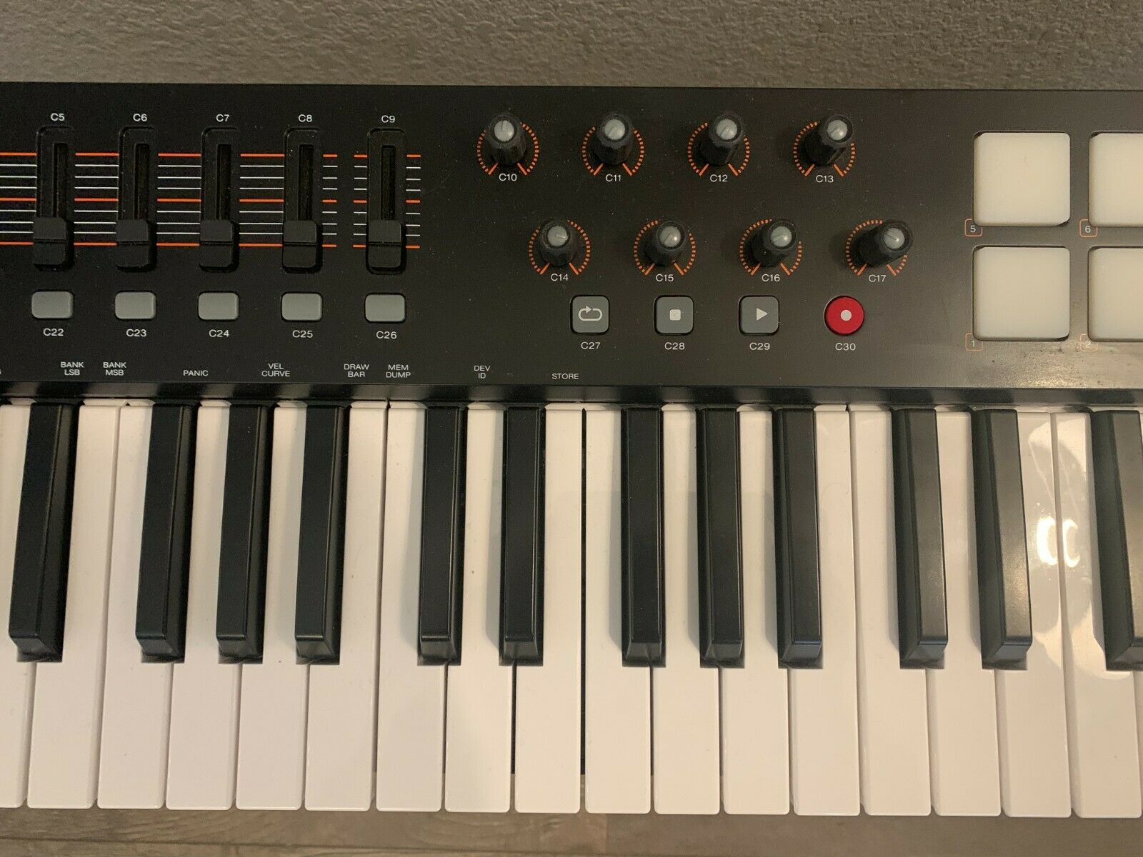 M-AUDIO OXYGEN 61 - Fresh Stock Dated February 2026