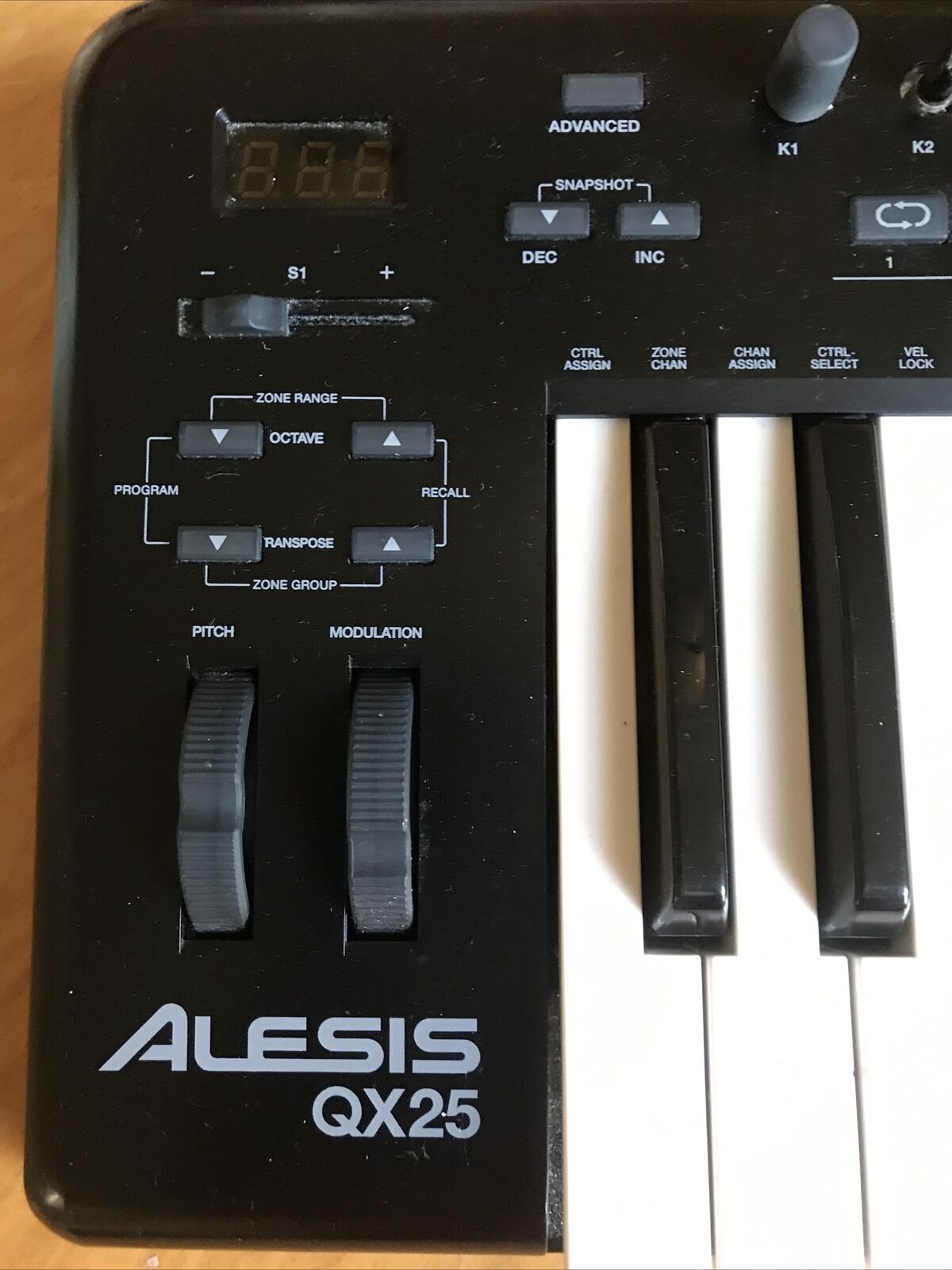 Alesis QX25 USB MIDI Digital Keyboard Controller Interface w/ Drum Pads - Fresh Stock Dated February 2026