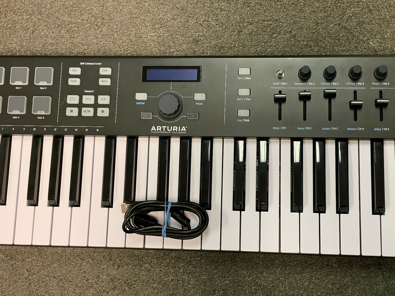 ARTURIA KEYLAB ESSENTIAL 61 MIDI KEYBOARD CONTROLLER GREAT USED CONDITION - Fresh Stock Dated February 2026