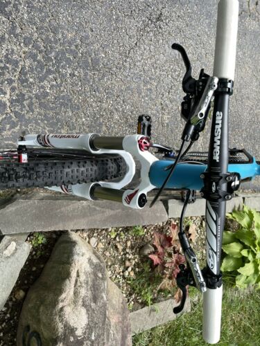 Small 15.5” Carbon hard tail Mountain Bike Sub 20 Weight weenie XT King Stans - Fresh Stock Dated February 2026