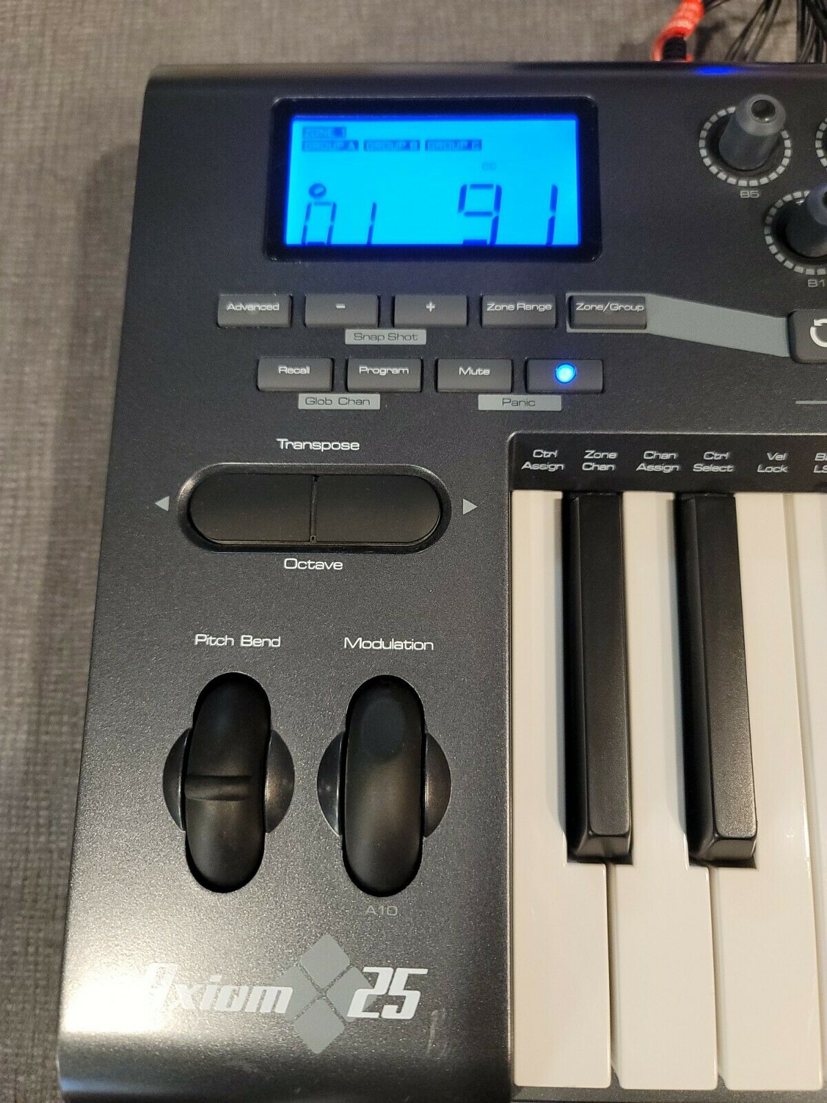 M-Audio Axiom 25 -- 25-key USB MIDI Controller Keyboard (No ac adapter) - Fresh Stock Dated February 2026