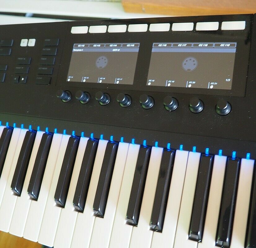Native Instruments Komplete Kontrol NI S49 MK2 49 MIDI keyboard  + DeckSaver - Fresh Stock Dated February 2026