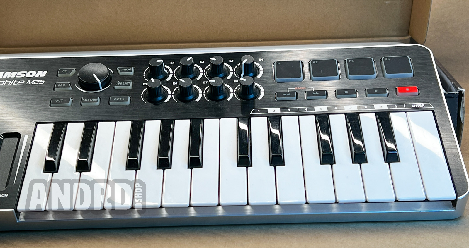 Samson Graphite M25 Mini USB MIDI Controller Barely Used, Perfect Condition - Fresh Stock Dated February 2026