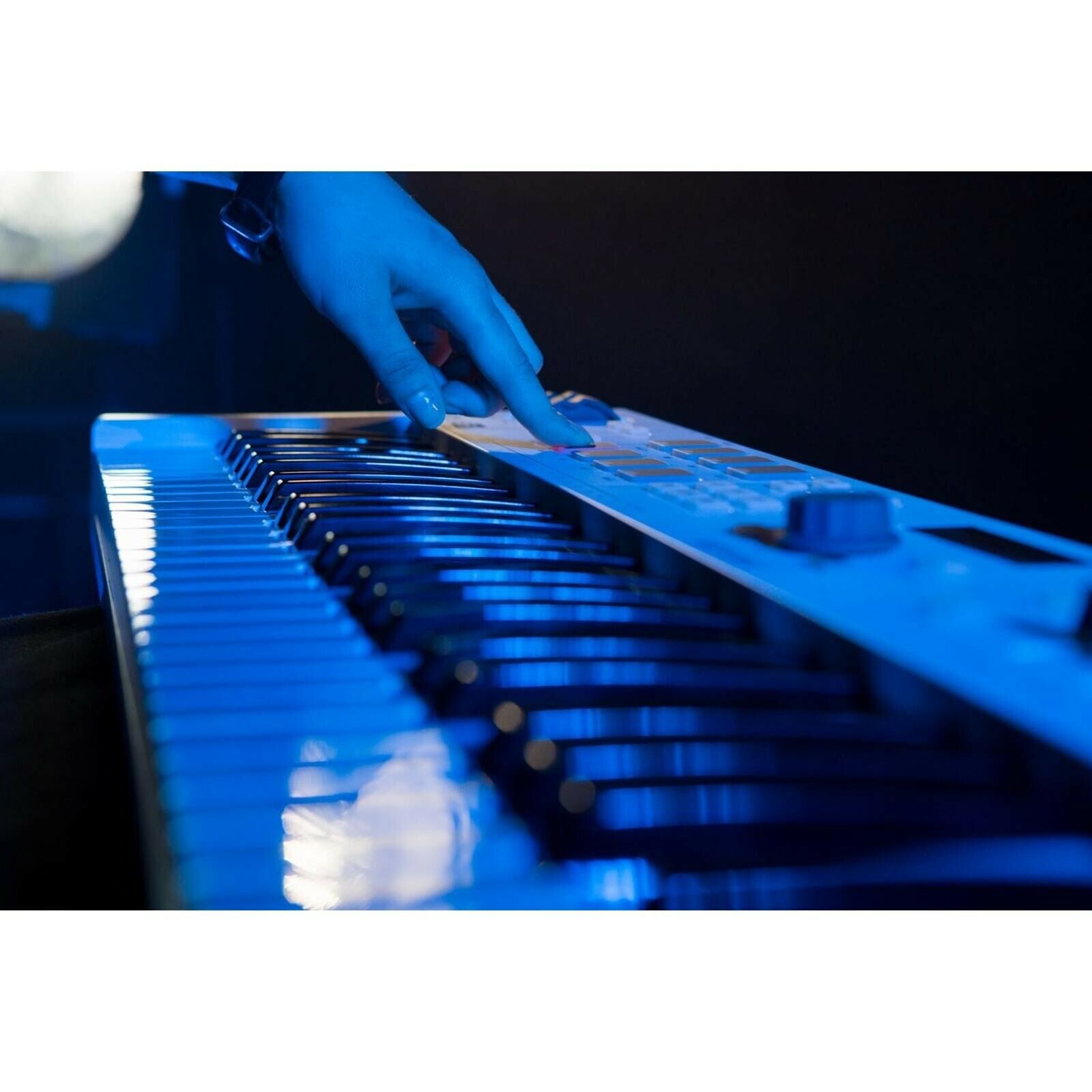 Arturia Keylab Essential 61 61-key USB MIDI Keyboard Controller w Ableton Lite - Fresh Stock Dated February 2026