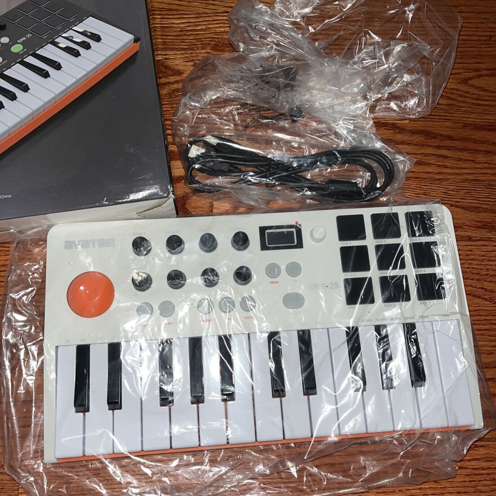 Avatar EMK-25 USB MIDI Keyboard Controller With Bluetooth - Fresh Stock Dated February 2026