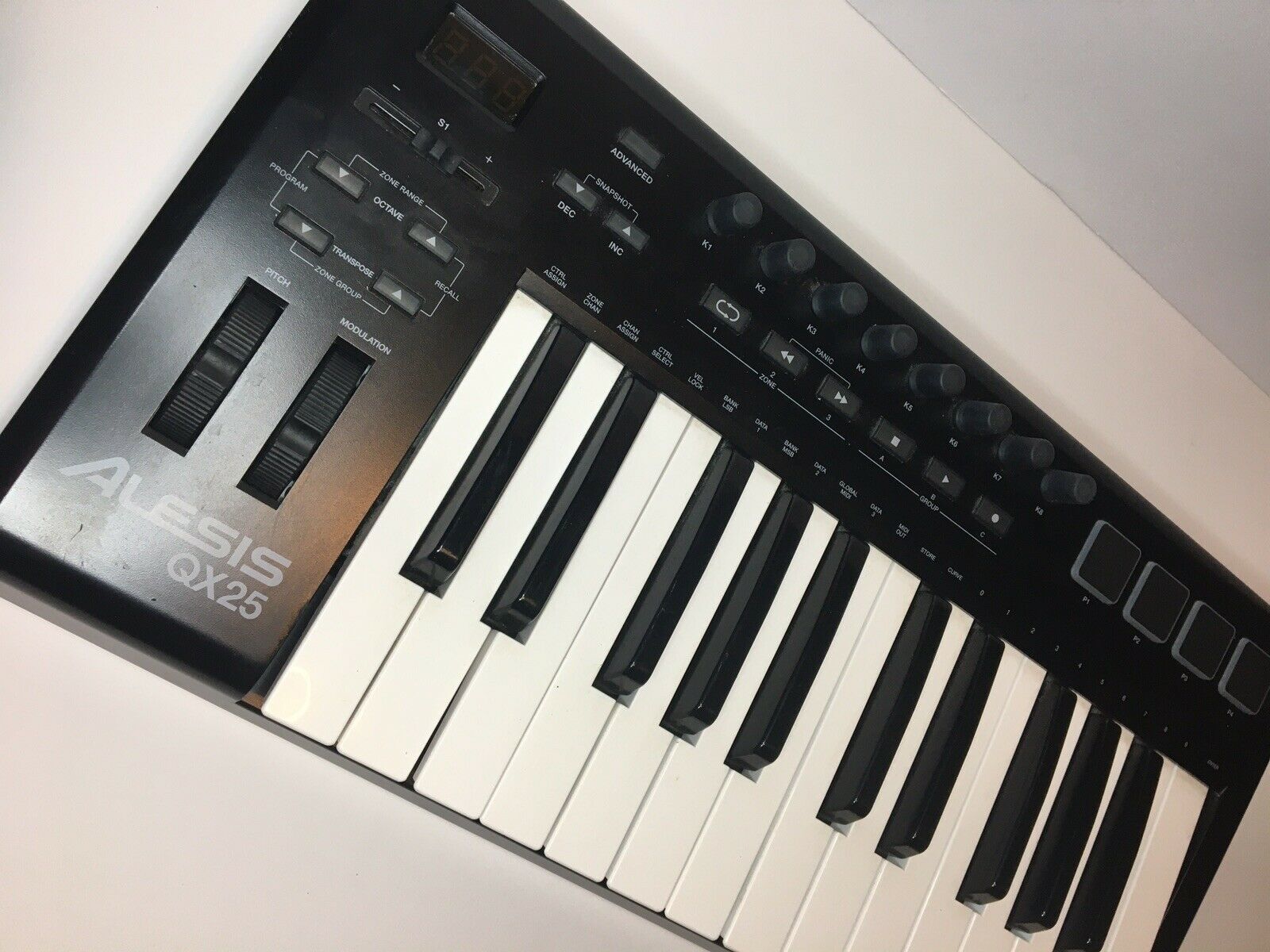 Alesis QX25 USB MIDI Digital Keyboard Controller Interface w/Drum Pads-No Cords - Fresh Stock Dated February 2026