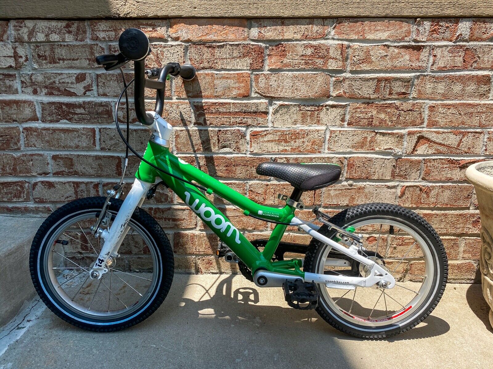 Woom 2 Bike Green + Woom Green Helmet + Woom 2 FREEWHEEL KIT installed - Fresh Stock Dated February 2026