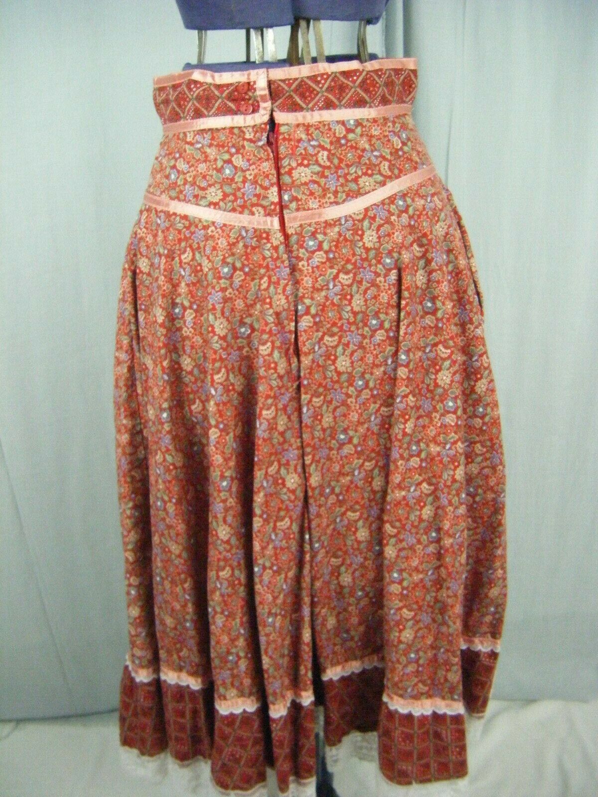 JESSICA'S GUNNIES Vtg 70s Red Floral Ruffle Lace High Waist Skirt-Waist 26.5