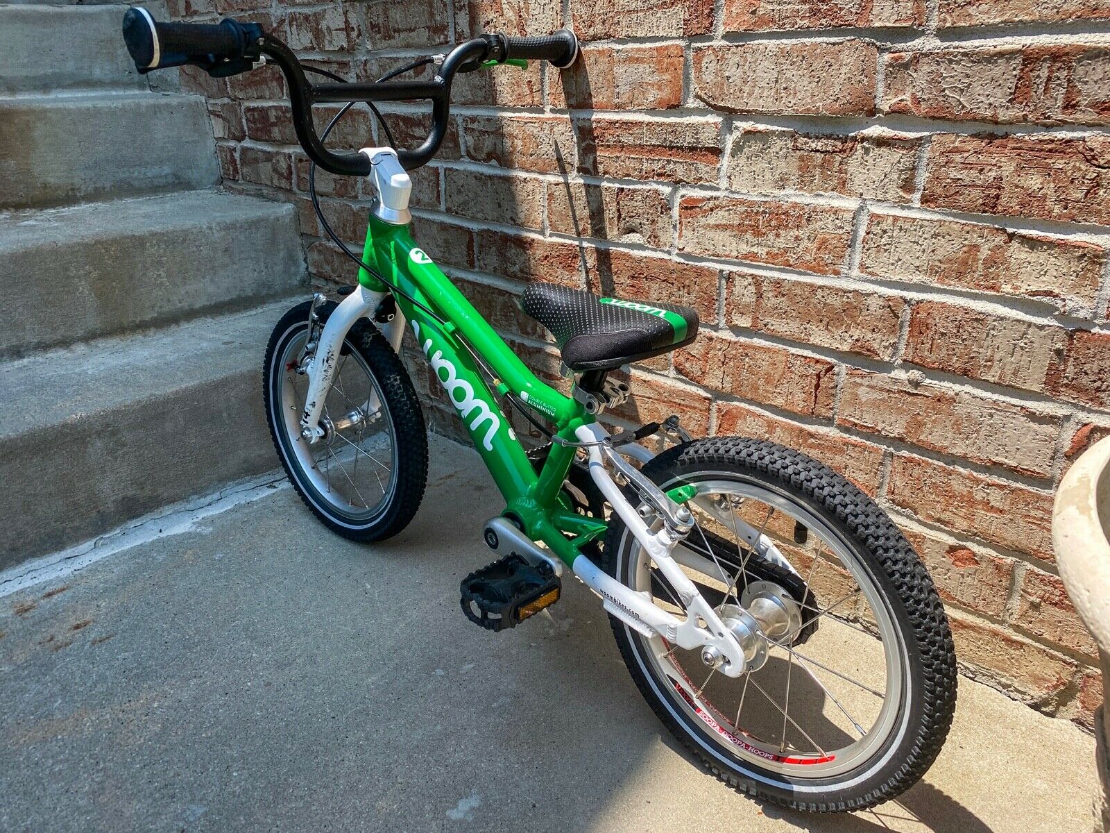 Woom 2 Bike Green + Woom Green Helmet + Woom 2 FREEWHEEL KIT installed - Fresh Stock Dated February 2026