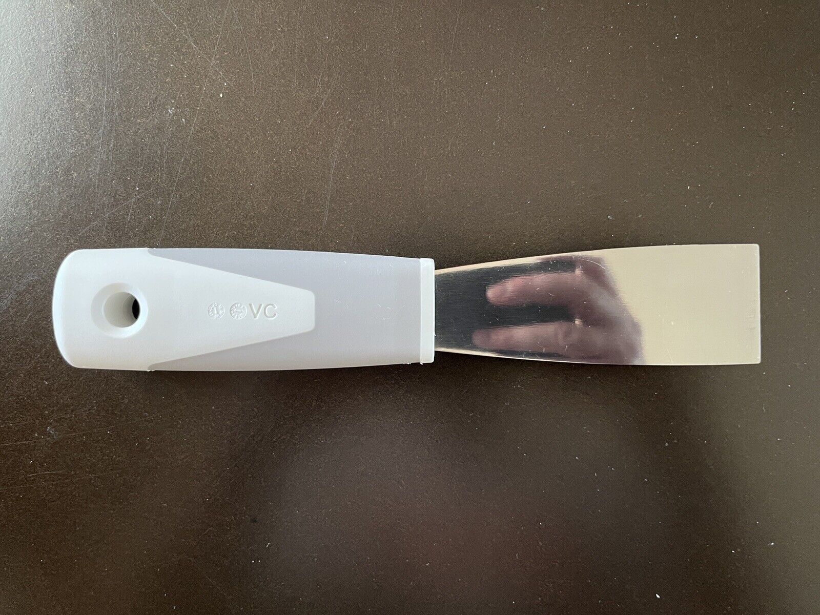 Fiskars 1.5” Putty Knife Carbon Steel Blade, White/Gray - Fresh Stock Dated February 2026