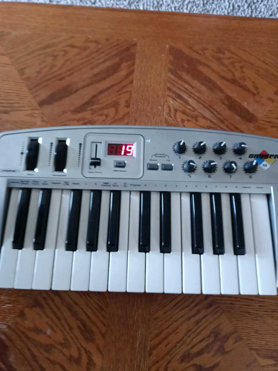 M-Audio Oxygen 8 v2 25-Key MIDI USB Keyboard Controller No Power Cord USED - Fresh Stock Dated February 2026