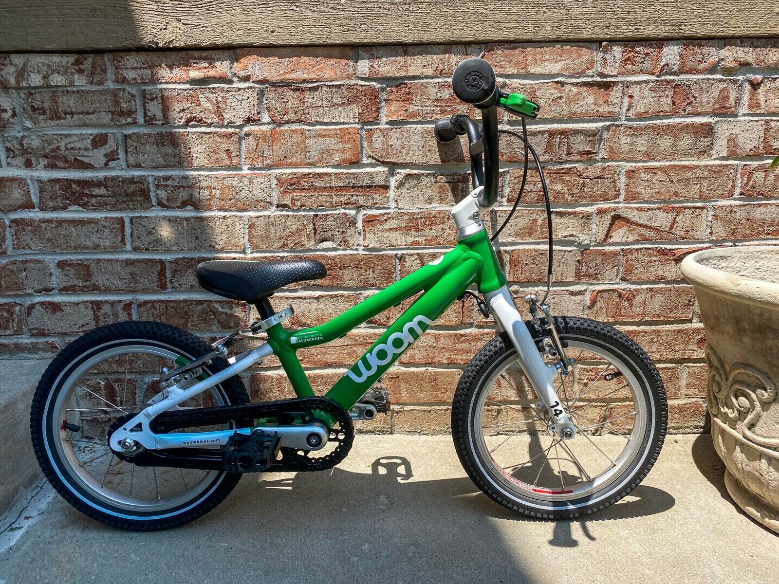 Woom 2 Bike Green + Woom Green Helmet + Woom 2 FREEWHEEL KIT installed - Fresh Stock Dated February 2026