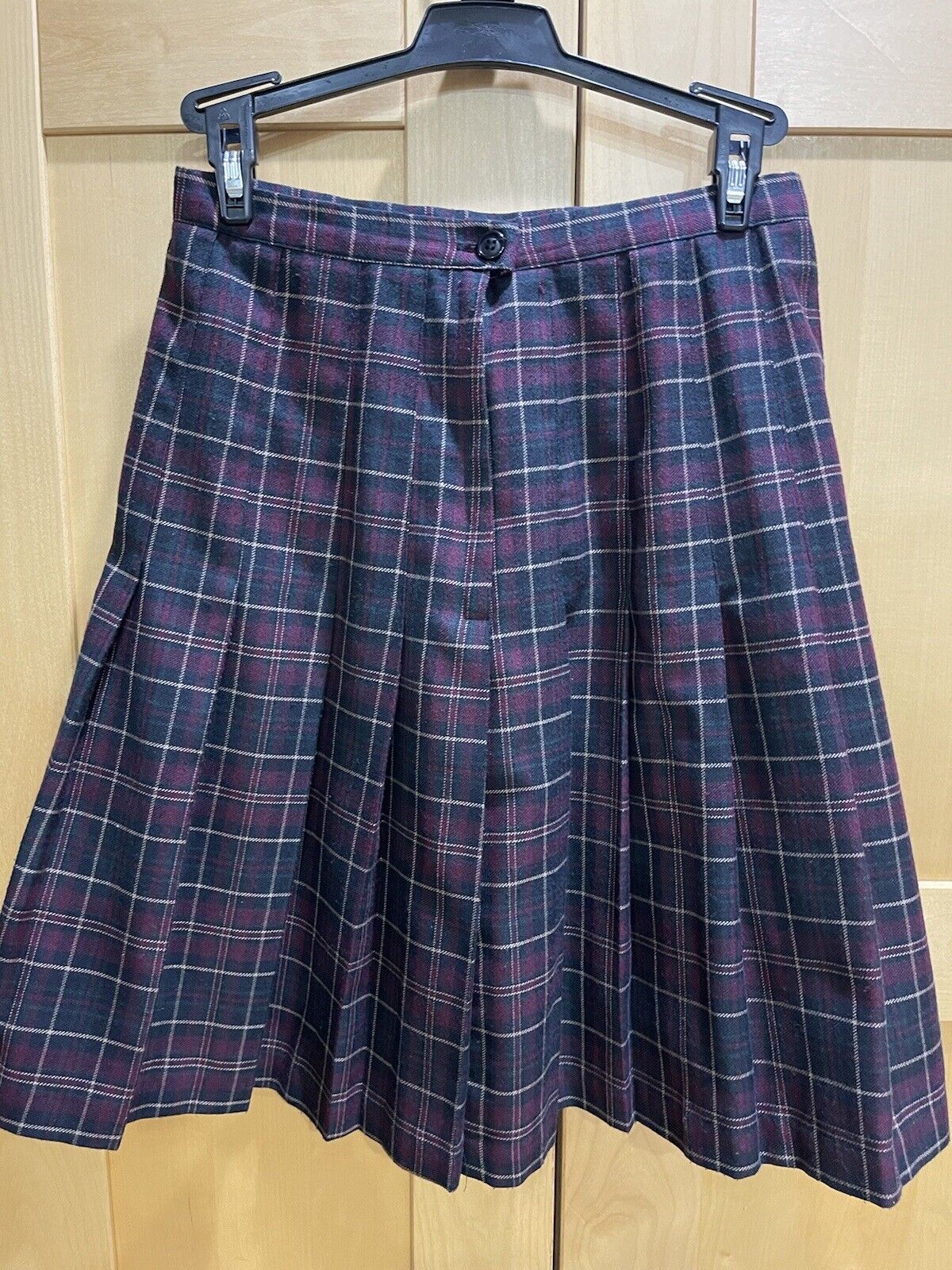 Vintage Briggs women's skirt 6 burgundy green gold plaid pleated - Fresh Stock Dated March 2026
