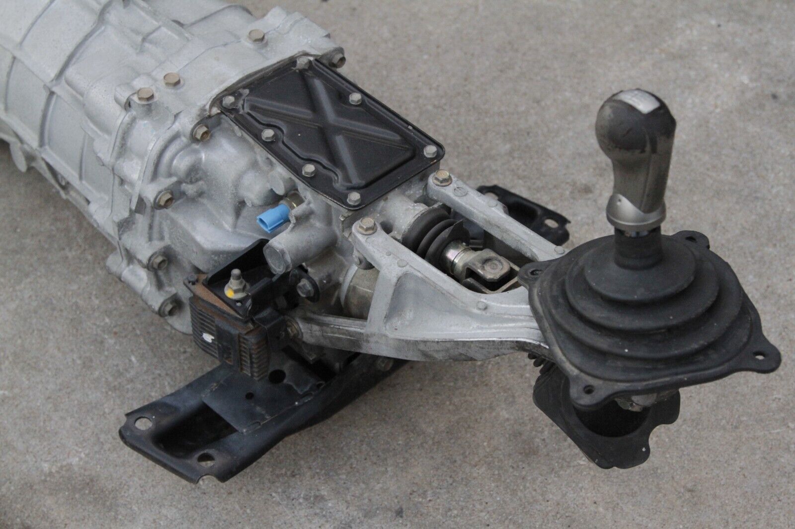 03-04 INFINITI G35 VQ35DE V6 3.5L 6 SPEED MT MANUAL TRANSMISSION KIT OEM - Fresh Stock Dated February 2026