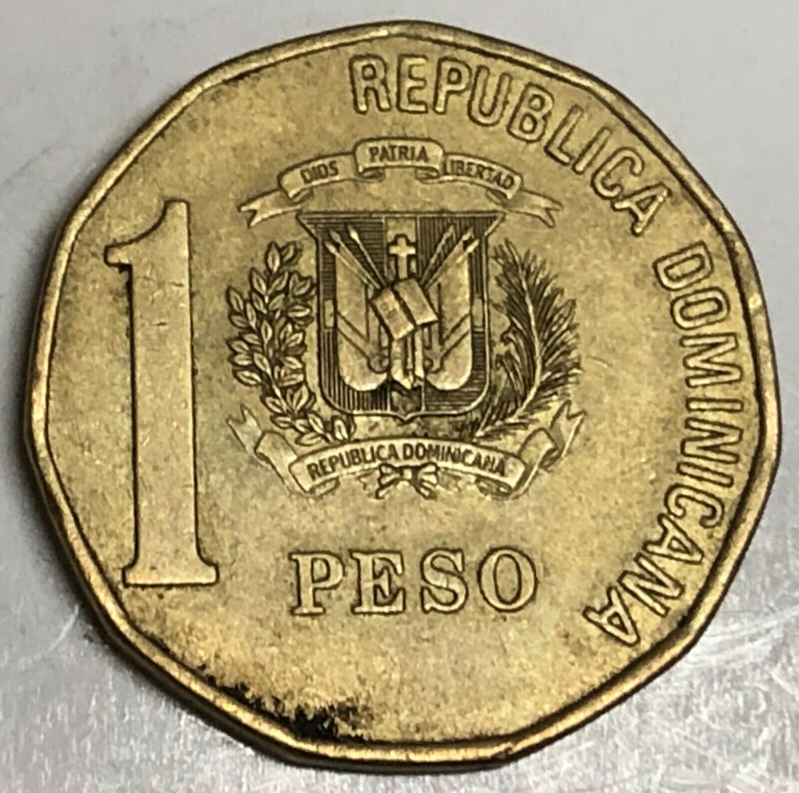 # C1158     DOMINICAN  REPUBLIC    COIN,    ONE PESO   1997 - Fresh Stock Dated December 2025