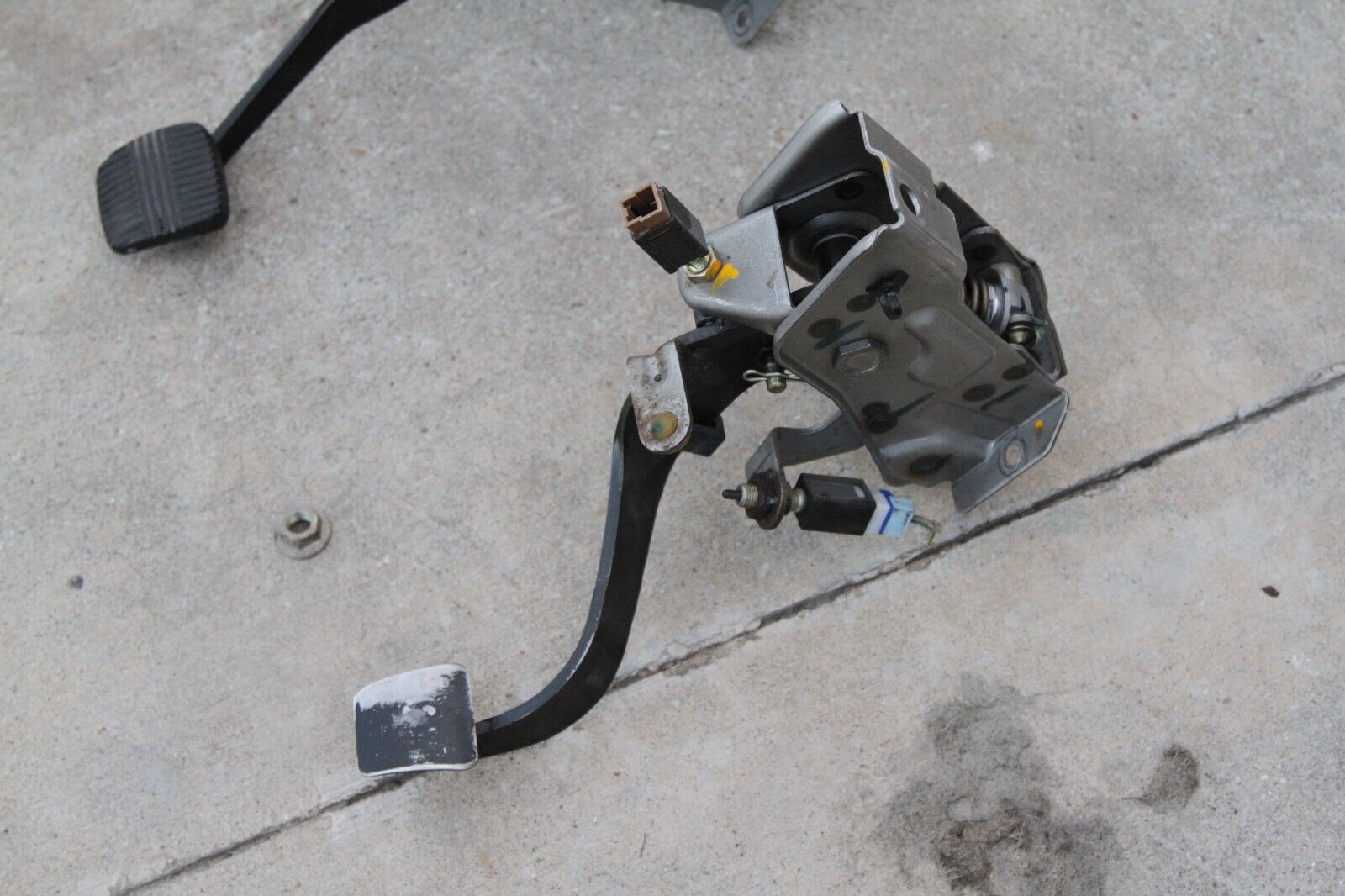 03-04 INFINITI G35 VQ35DE V6 3.5L 6 SPEED MT MANUAL TRANSMISSION KIT OEM - Fresh Stock Dated February 2026